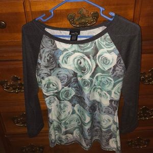 RUE 21 FLORAL SHIRT!! Medium